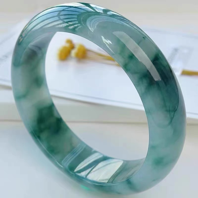 Bracelets - ミャンマー産のアイスジェダイトブレスレット、お母さんへの贈り物、クラシックなハンドアクセサリー、繊細な花柄で精巧に作られています。