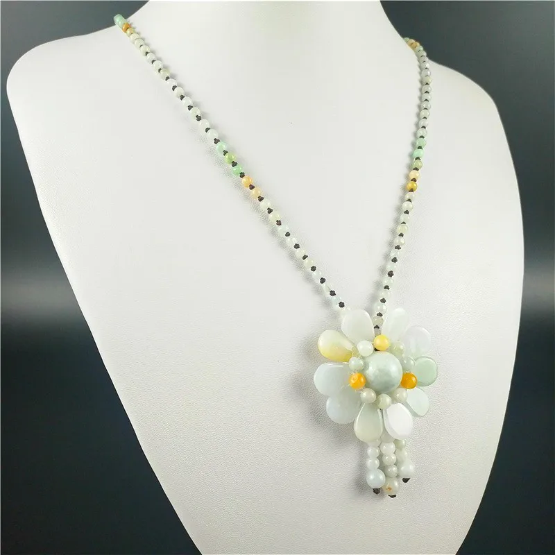 認定されたシャム翡翠ひまわりペンダント翡翠エメラルドビーズネ - Necklaces のレビューと価格