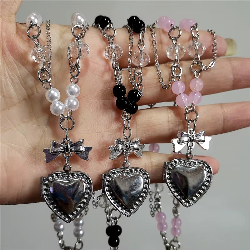 女性用ステンレススチールハートロケットペンダント,シルバーカ - Heart Locket Necklace Photo のレビューと価格
